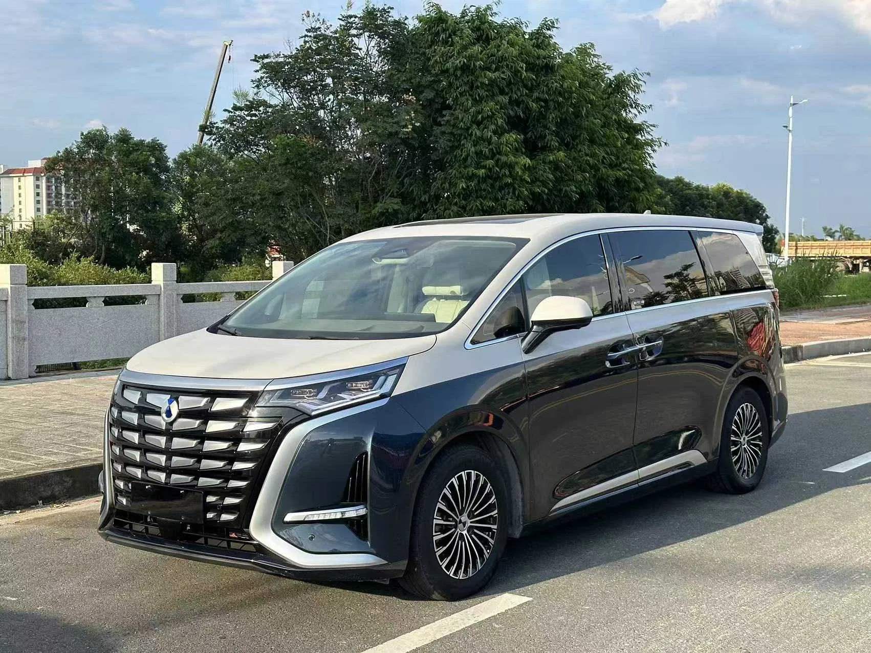 2022 Denza D9 DM-i 970 4WD Premium used MPV for export from China - photo 1